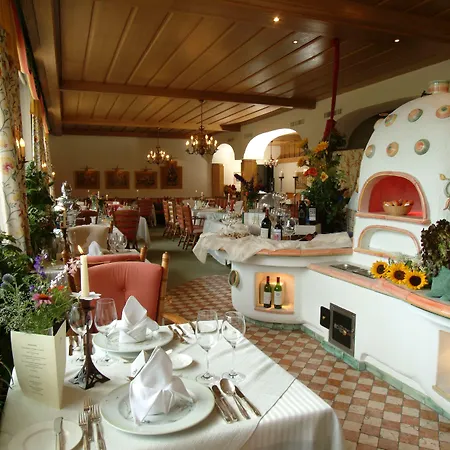 ホテル St. Oswald 4*