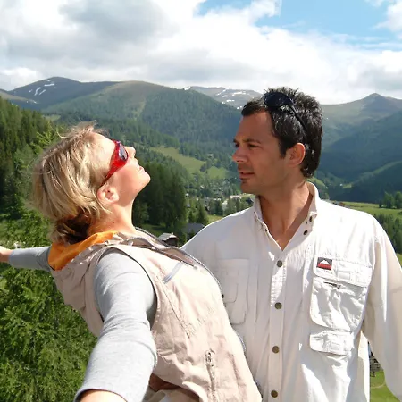 ホテル St. Oswald 4*